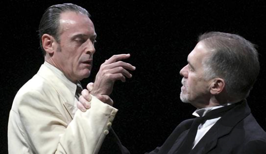 Daniel Freire y Miguel Ángel Solá en El veneno del teatro de Rodolf Sirera. Dirección de Mario Gas (2012)